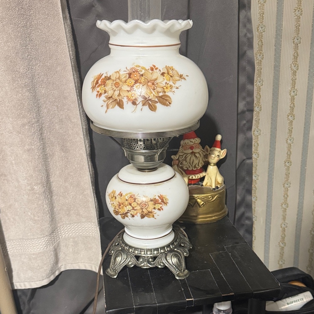 Vintage Floral Table Lamp